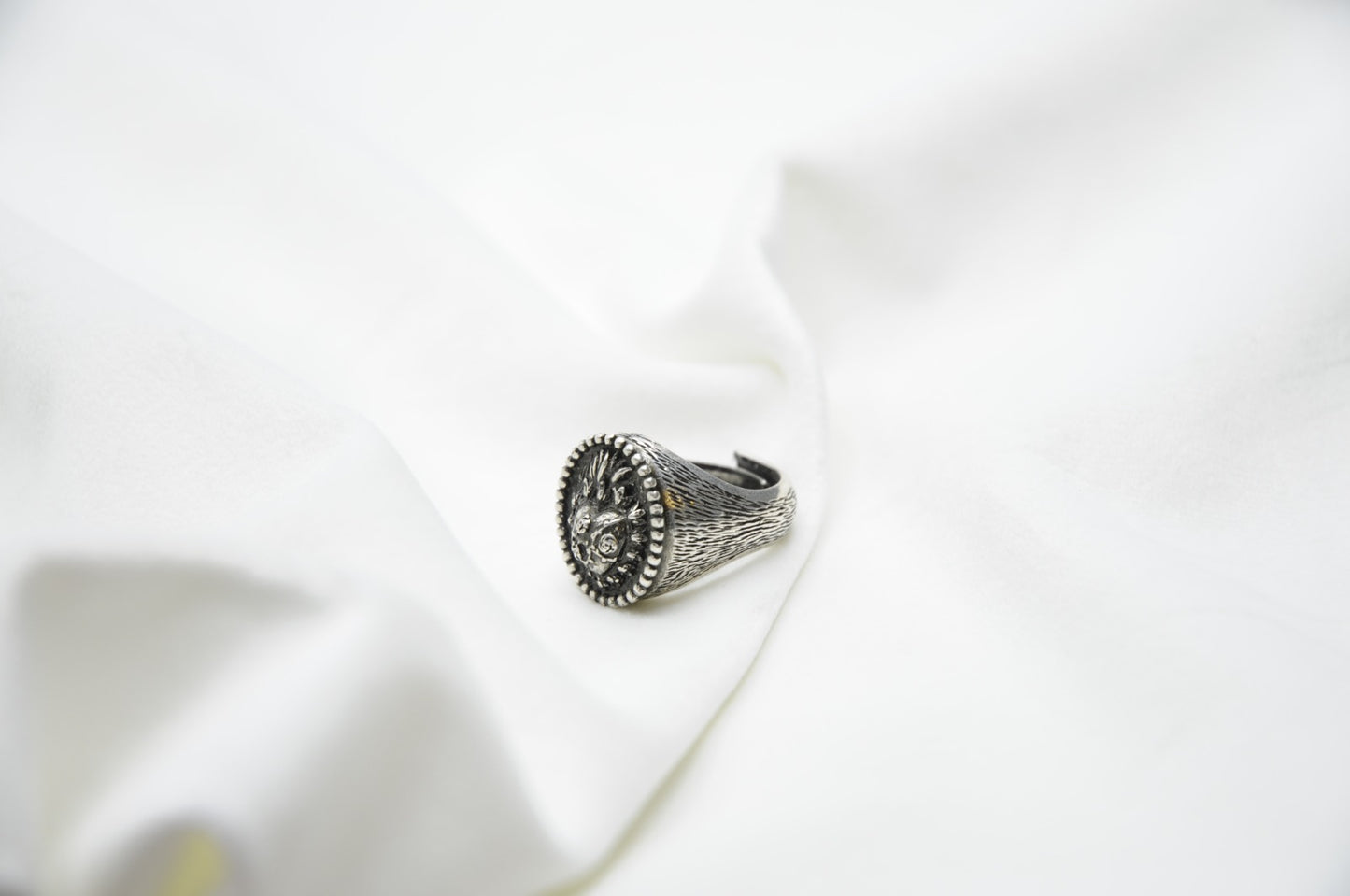 Anello chevalier cuore sacro argento 925