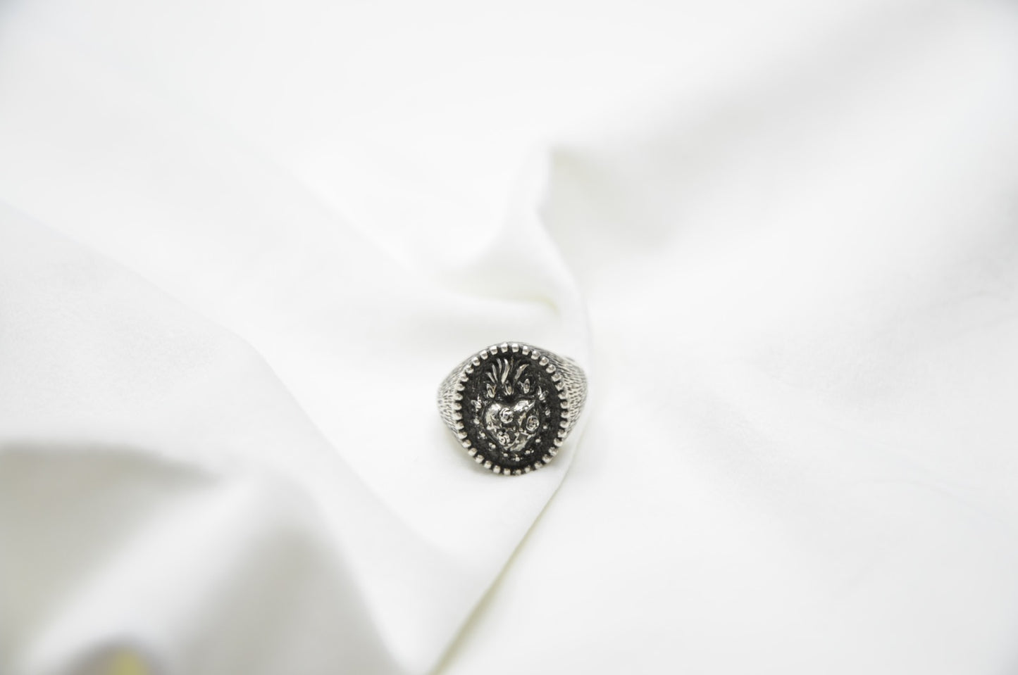 Anello chevalier cuore sacro argento 925