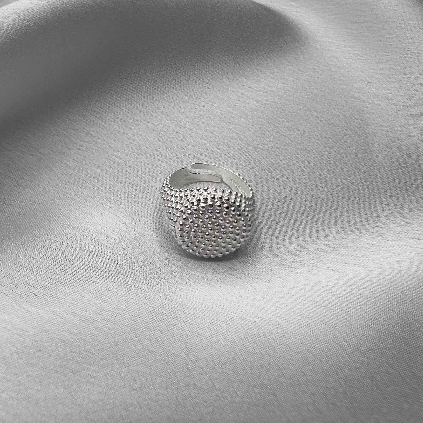 Anello tondo puntinato argento 925